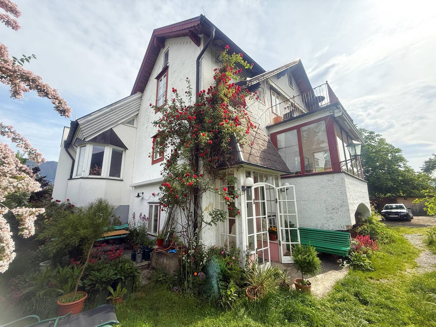 Wohnung mit verglaster Veranda und Grünblick