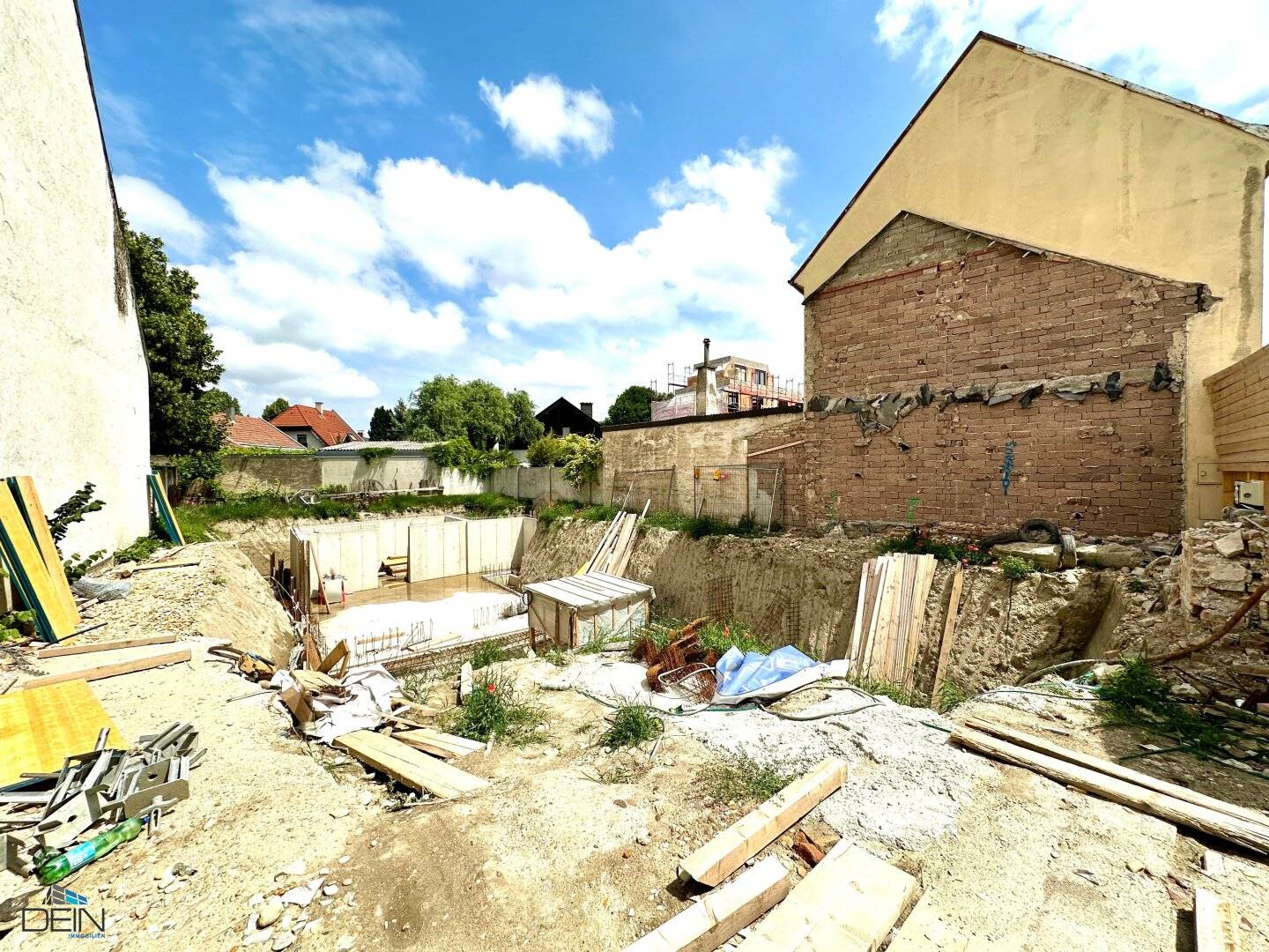 NEW BUILDING PLOT FOR 15 RESIDENTIAL UNITS PLUS OUTDOOR AREAS ON ESSLINGER HAUPTSTRASSE