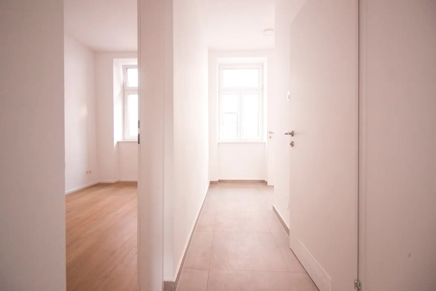 Bright apartment in inner courtyard near U3 Simmering