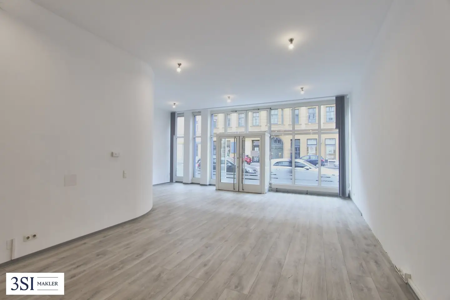 Investment or future owner occupancy - Modern commercial premises in a top location at the Turygrund