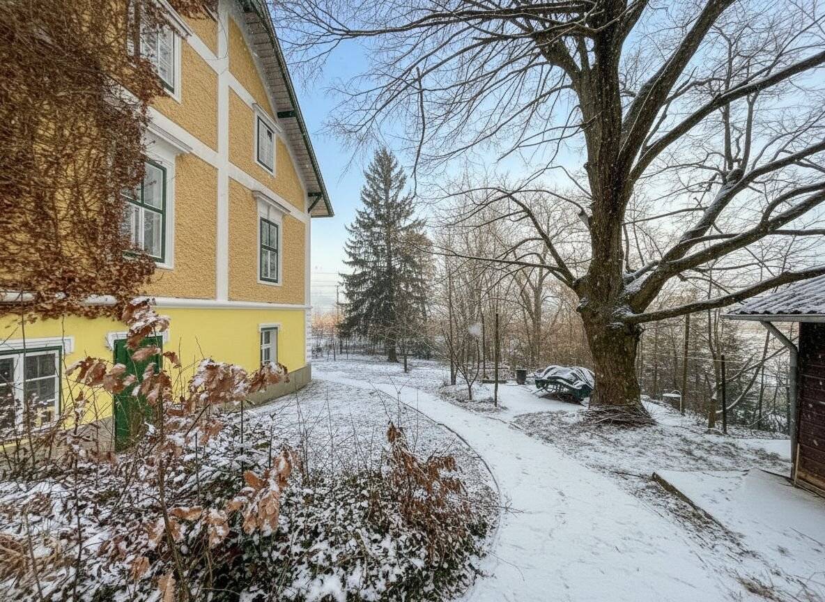 Apartment in a century villa with large garden
