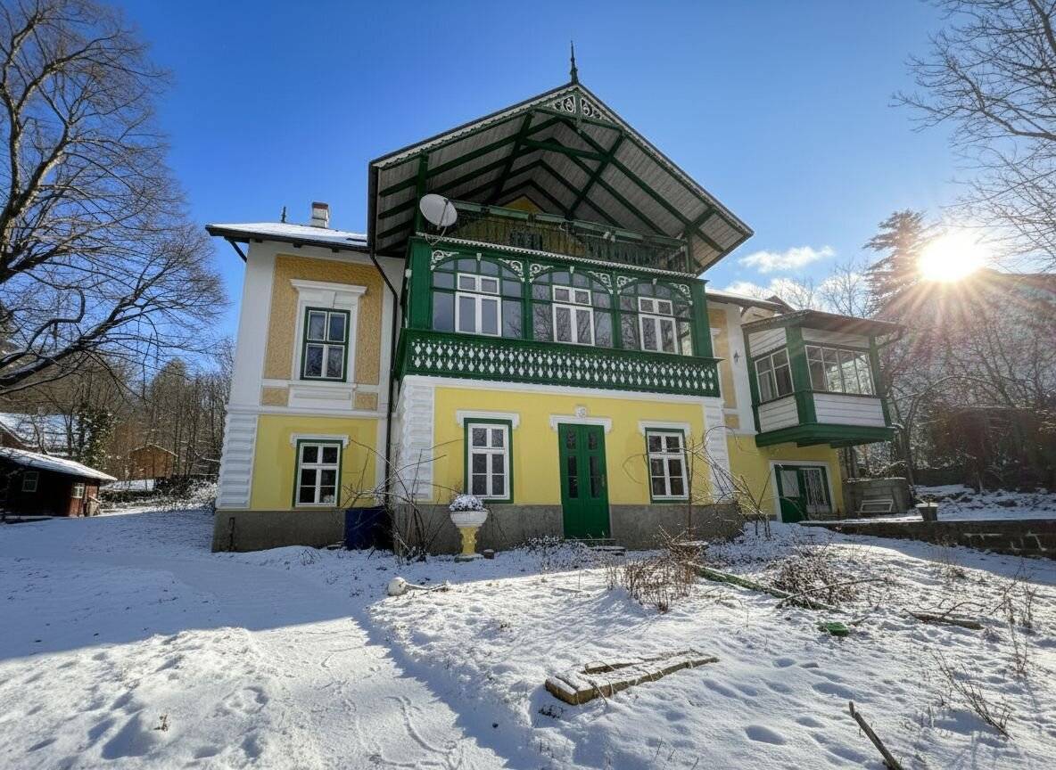 Apartment in a century villa with large garden