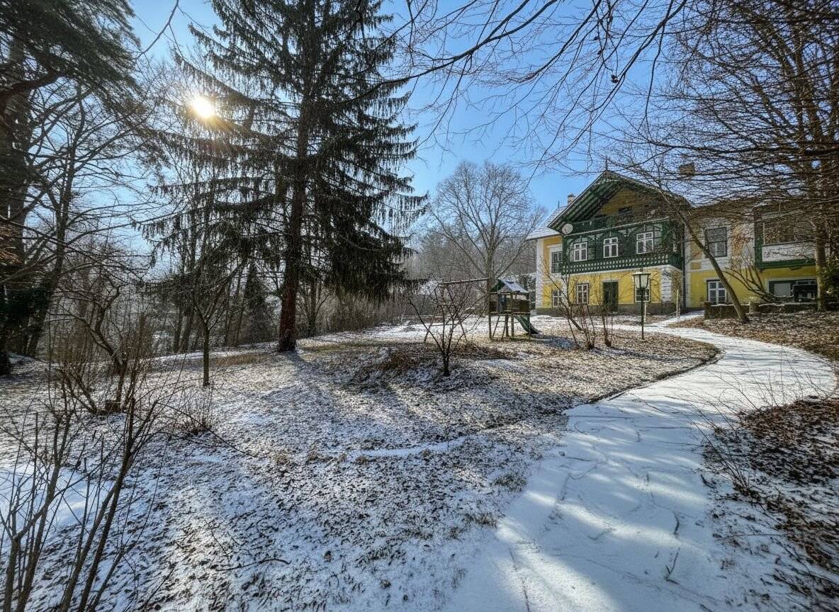 Apartment in a century villa with large garden