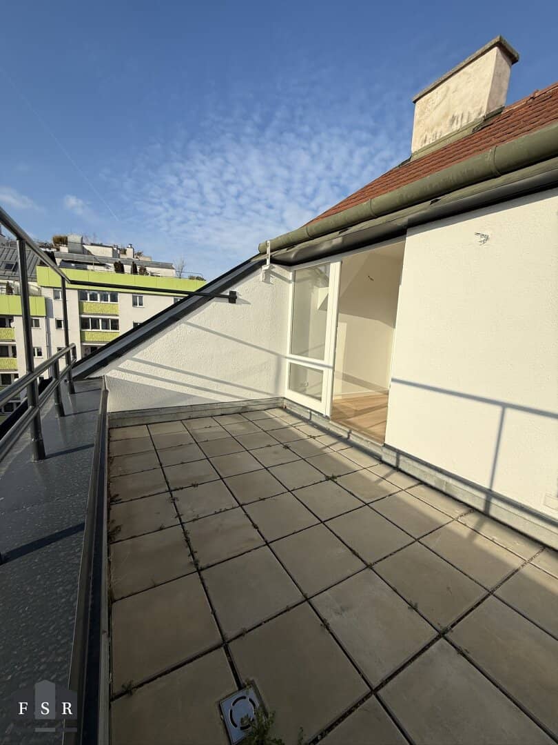 Dachgeschosswohnung mit Terrasse im revitalisierten Stilaltbau nahe U3