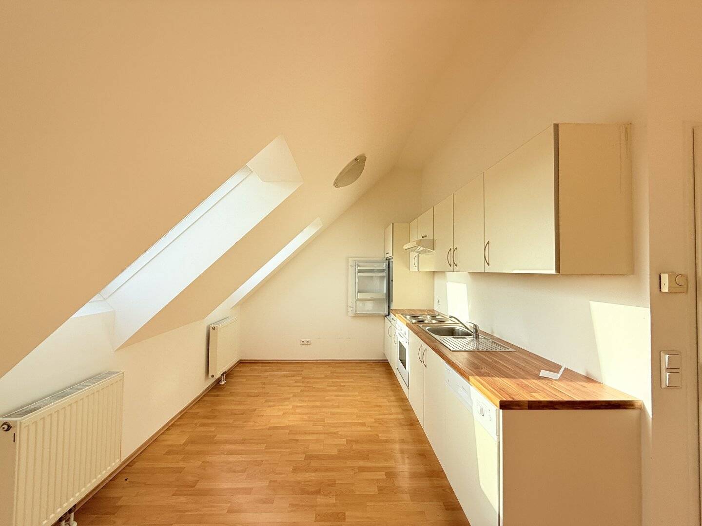 2-Zimmer Dachgeschosswohnung in Wien 15. Rudolfsheim-Fünfhaus, Lift