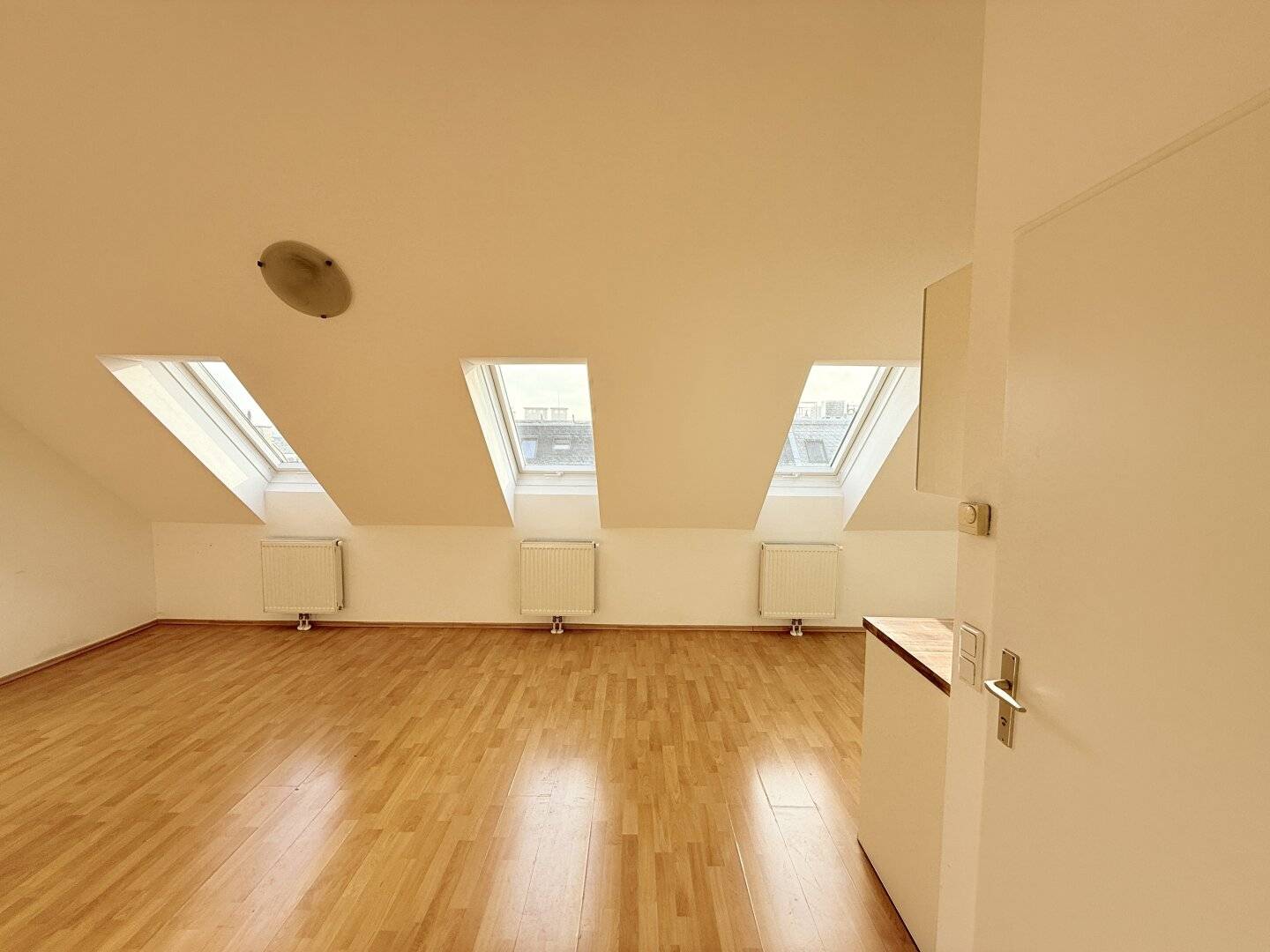 2-Zimmer Dachgeschosswohnung in Wien 15. Rudolfsheim-Fünfhaus, Lift