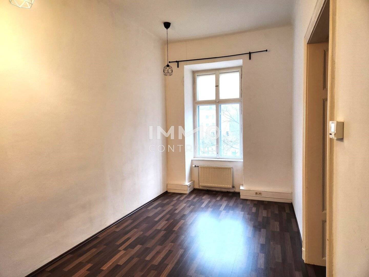 Central apartment with fitted kitchen