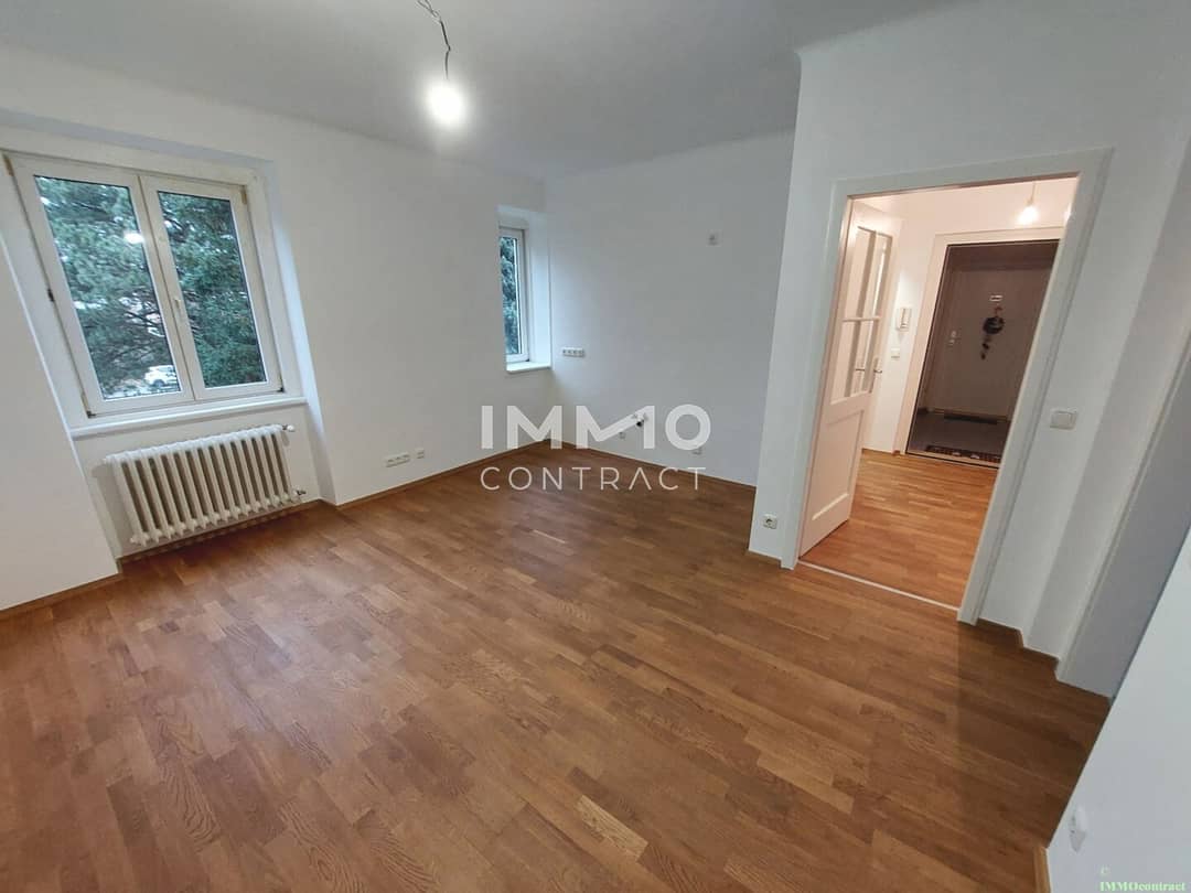 <p>Reizende 44,30m² Wohnung mit Loggia in Steyr-Ennsleite<br />
<br />
* die Kleinwohnung liegt im 1. Stock (ohne Lift) im Mehrparteienhaus Nähe MAN, Nahversorger sind in wenigen Gehminuten erreichbar<br />
* helle Single-Wohnung<br />
* Vorraum<br />
* Wohnbereich mit Küchenecke (ohne Küchenmöbel)<br />
* Schlafraum Zugang zur Loggia<br />
* Bad mit Dusche und WC<br />
* Kellerraum / allgemeine Nebenräume<br />
* Parkplatz kann zusätzlich angemietet werden<br />
* Heizung Fernwärme / Warmwasser Elektroboiler<br />
<br />
Kaution € 1.300, --<br />
BMM: € 427,28 (inkl. BK ) Heizung und Strom extra</p>
<p>Der Immobilienmakler erklärt, dass er – entgegen dem in der Immobilienwirtschaft üblichen Geschäftsgebrauch des Doppelmaklers – einseitig nur für den Vermieter tätig ist.</p><p>Finden Sie noch mehr attraktive Liegenschaften auf www.IMMOcontract.at<br />
IMMO einen Besuch wert.</p><br /><p><strong>Infrastruktur / Entfernungen</strong></p><p><strong>Gesundheit</strong><br />Arzt <500m<br />Apotheke <500m<br />Klinik <500m<br />Krankenhaus <3.000m<br /><br /><strong>Kinder &amp; Schulen</strong><br />Schule <1.000m<br />Kindergarten <500m<br />Universität <1.500m<br />Höhere Schule <2.000m<br /><br /><strong>Nahversorgung</strong><br />Supermarkt <500m<br />Bäckerei <500m<br />Einkaufszentrum <1.000m<br /><br /><strong>Sonstige</strong><br />Bank <500m<br />Geldautomat <500m<br />Post <500m<br />Polizei <1.000m<br /><br /><strong>Verkehr</strong><br />Bus <500m<br />Bahnhof <500m<br /><br /><sub>Angaben Entfernung Luftlinie / Quelle: OpenStreetMap</sub></p><br />