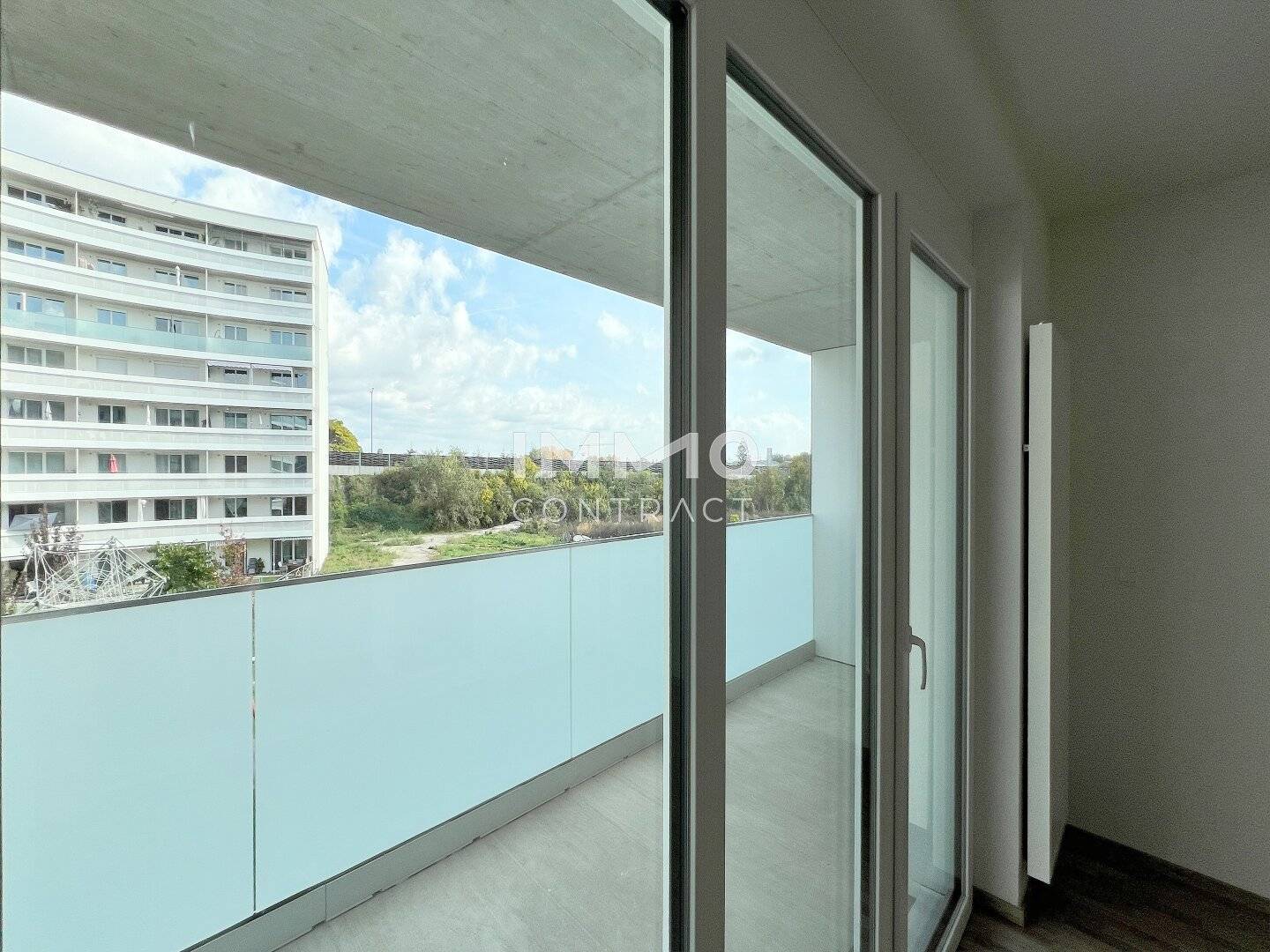 Wohnung Erstbezug mit Balkon und Tiefgarage