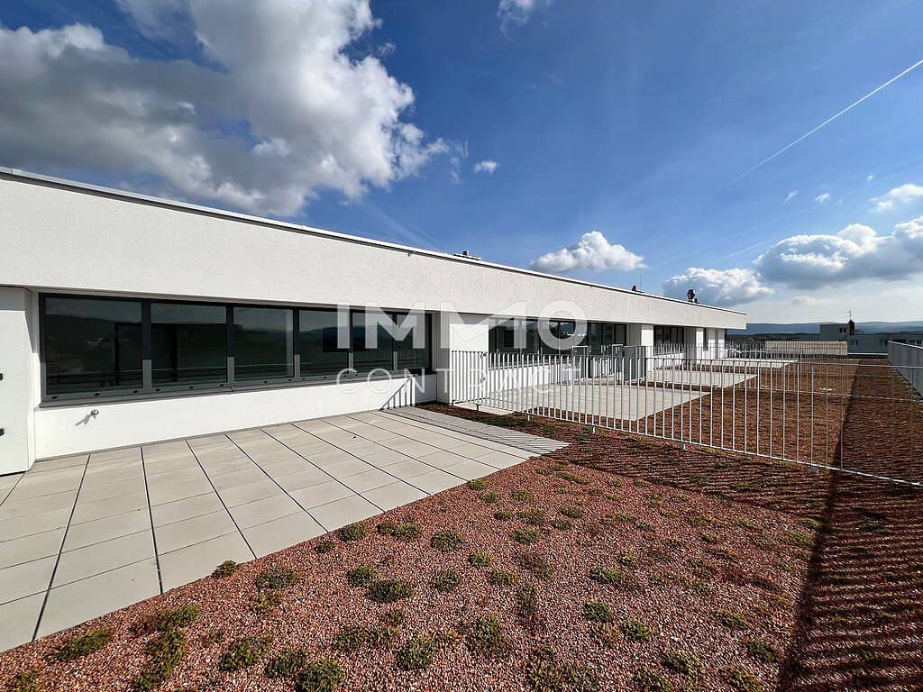 Top floor apartment with rooftop terrace and balcony