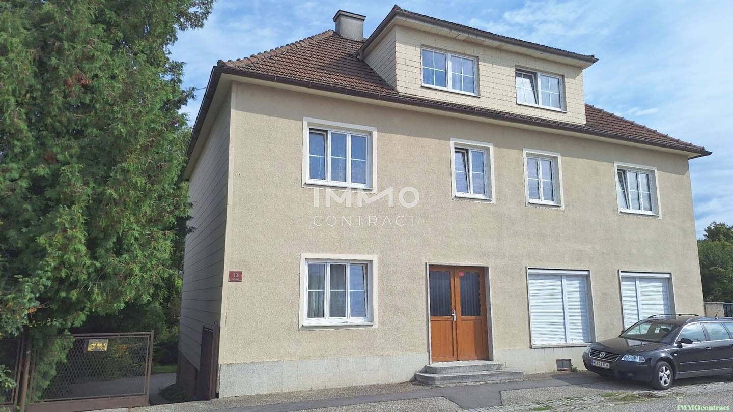 Spacious multi family house with large garden, as well as former small shop premises next to the station