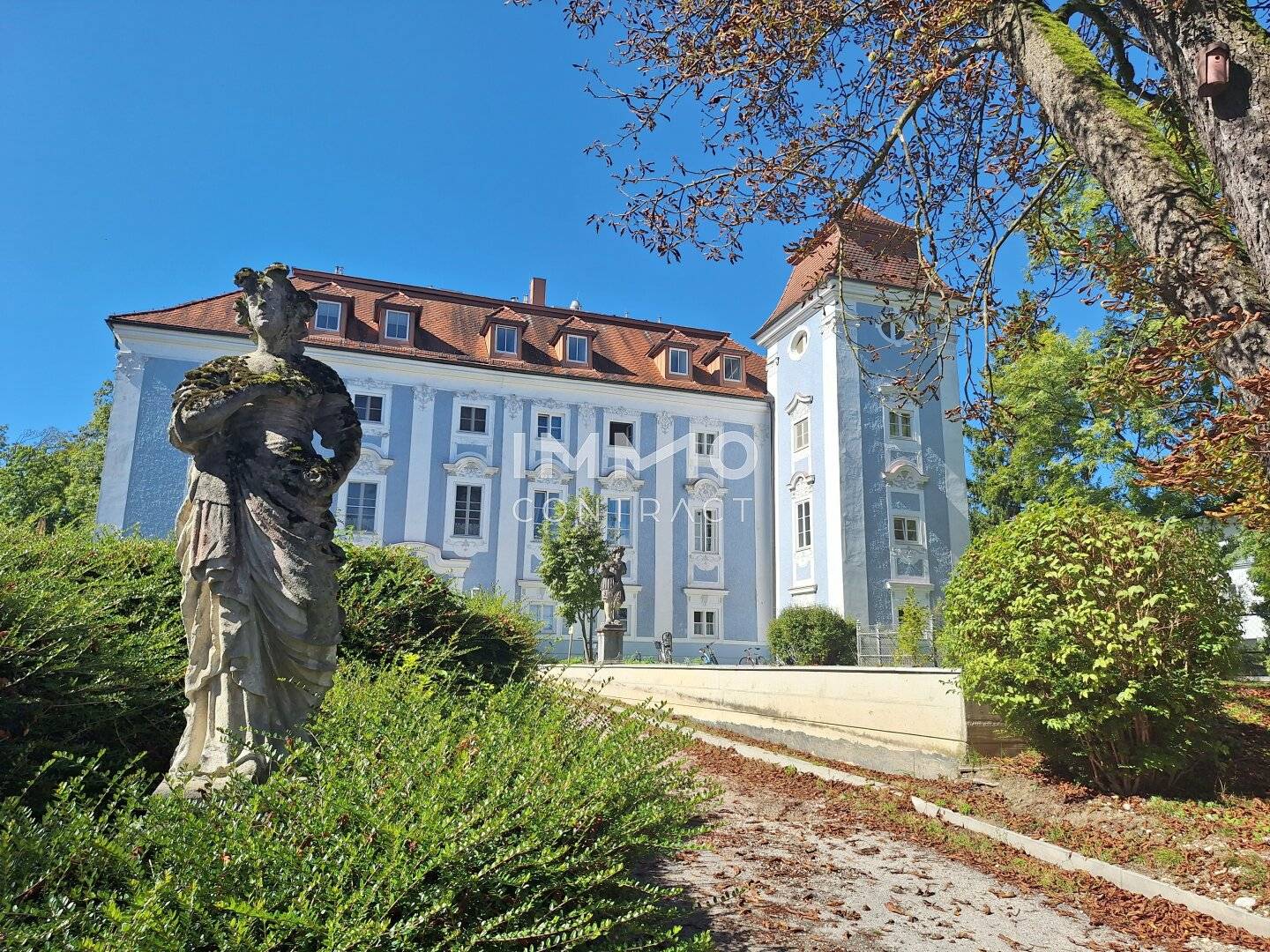Castle Lichtenegg apartment with turret room and garage