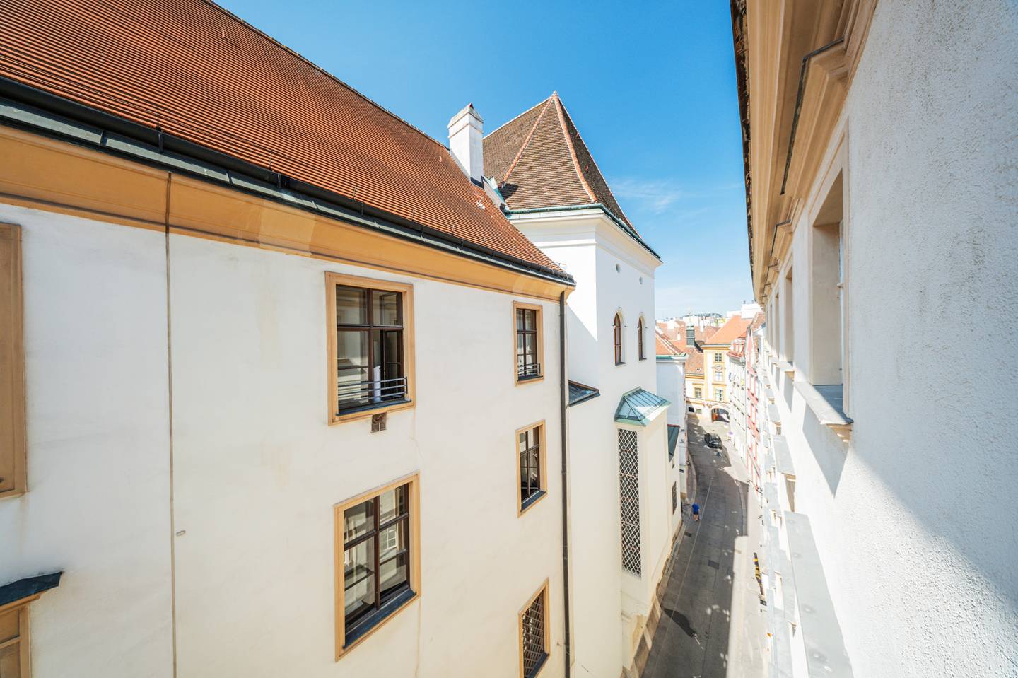 Altbauwohnung mit hohen Decken Marmorkamin