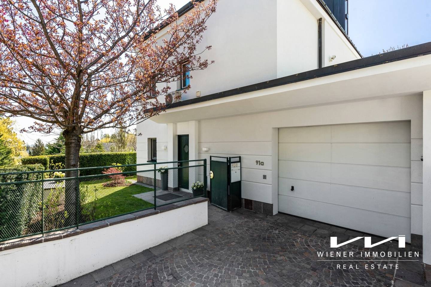 Kaasgraben: Modern single-family house in the greenery with a view of Vienna