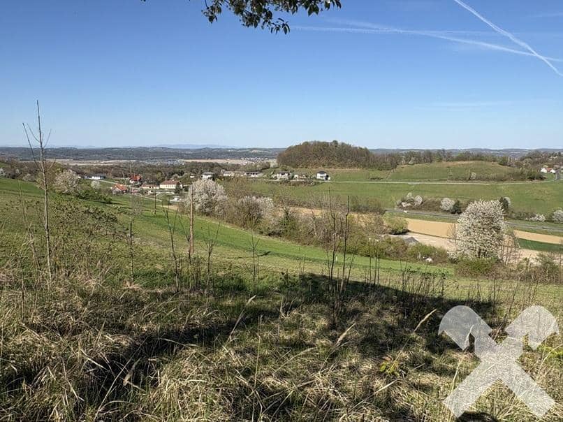 Baugrundstück in Kuppenlage mit Panoramablick ins Tal nahe Loipersdorf