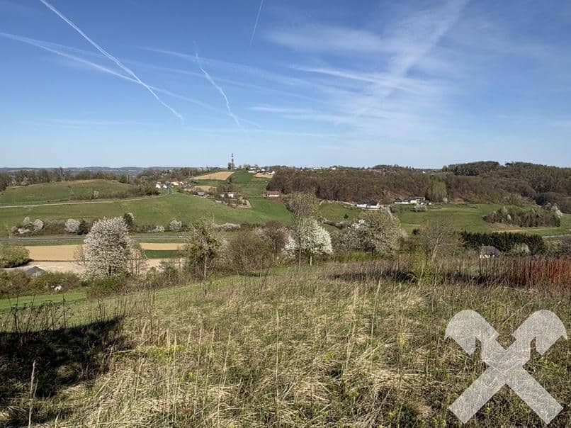 Baugrundstück in Kuppenlage mit Panoramablick ins Tal nahe Loipersdorf