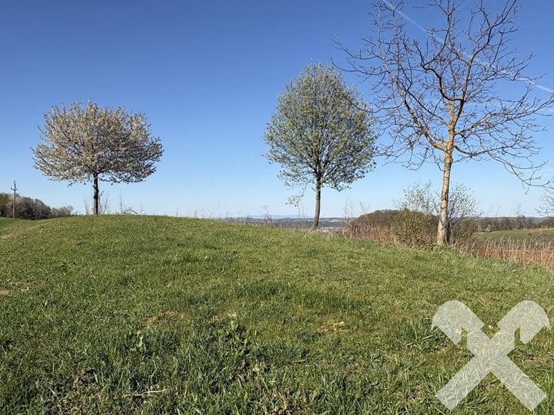 Baugrundstück in Kuppenlage mit Panoramablick ins Tal nahe Loipersdorf
