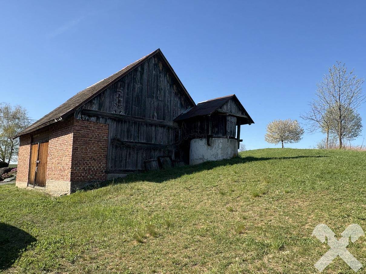 Landwirtschaftliches Anwesen in Kuppenlage nahe Bad Loipersdorf mit Aussicht