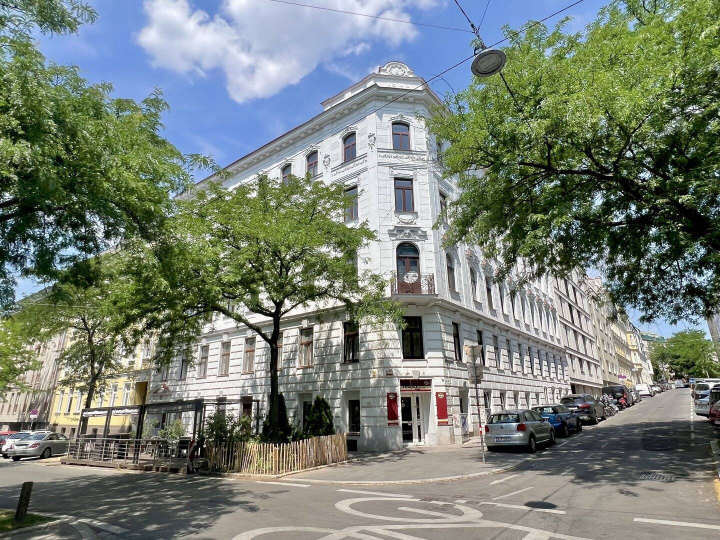 Classic Viennese Style Old Building near Meiselmarkt
