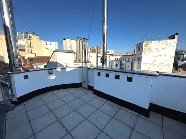 Dachgeschosswohnung mit großer Terrasse in ruhiger Lage
