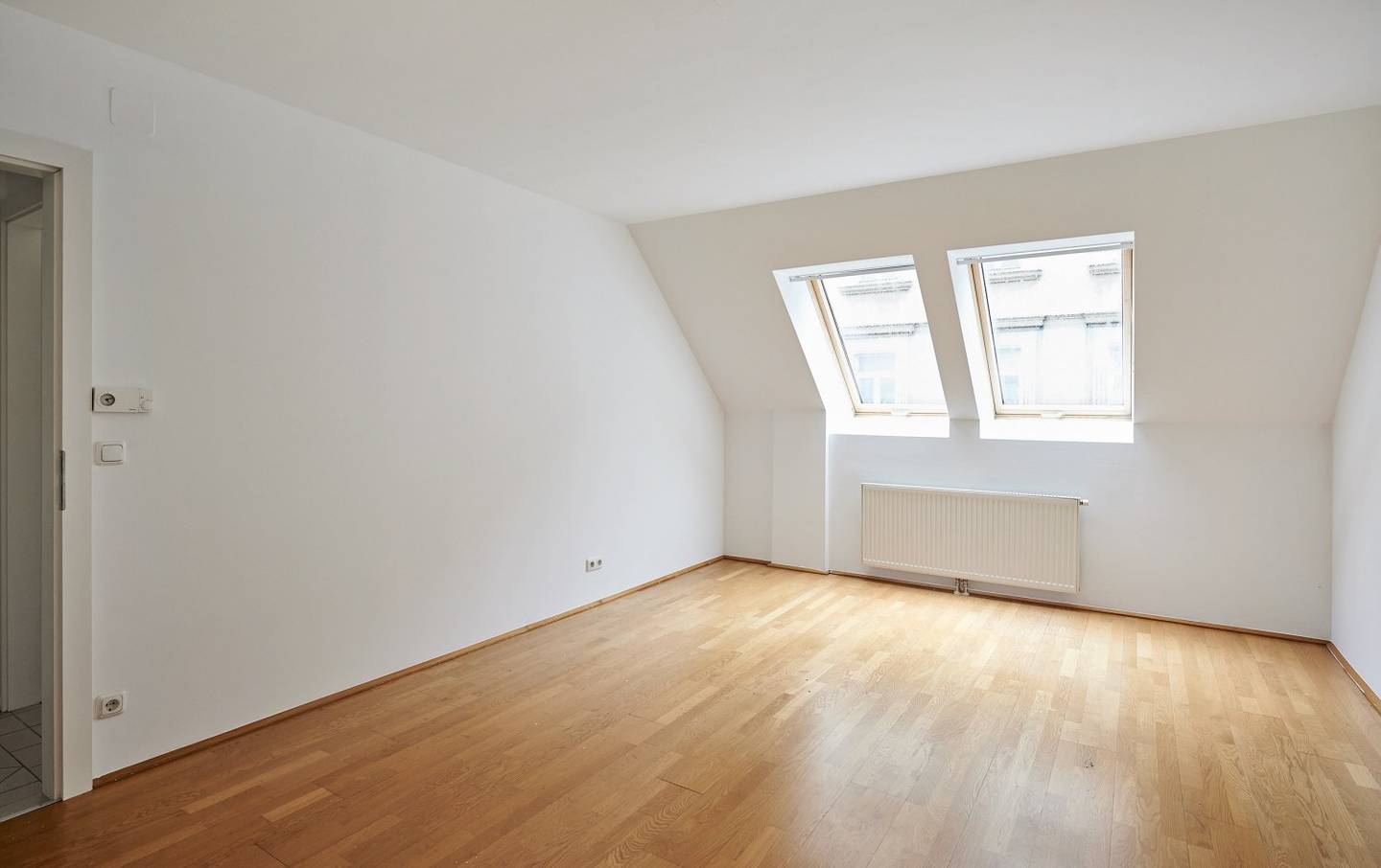 Dachgeschosswohnung mit großer Terrasse in ruhiger Lage