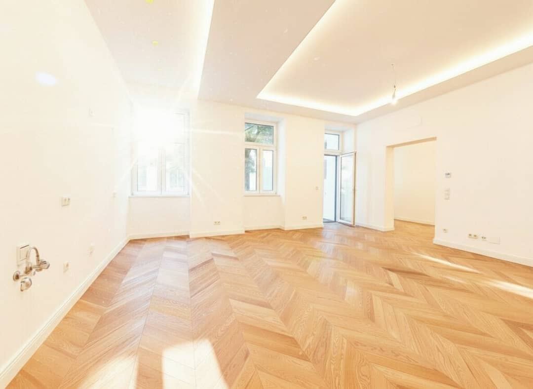 Stilvoller Altbau mit zwei Balkonen und Grünblick in zentraler Lage