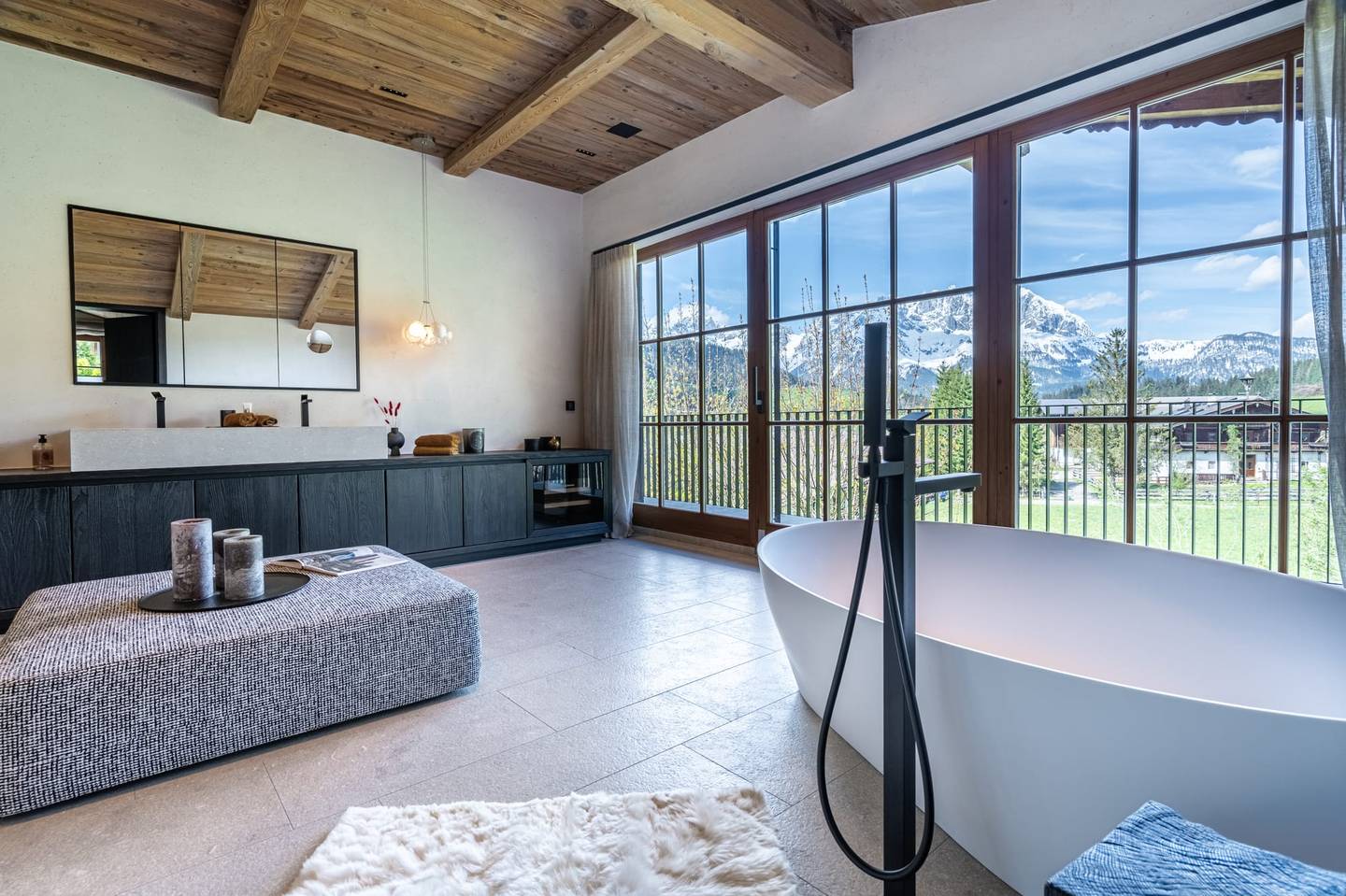 Luxus Chalet in Reith bei Kitzbühel mit Indoor-Pool und Kaiserblick