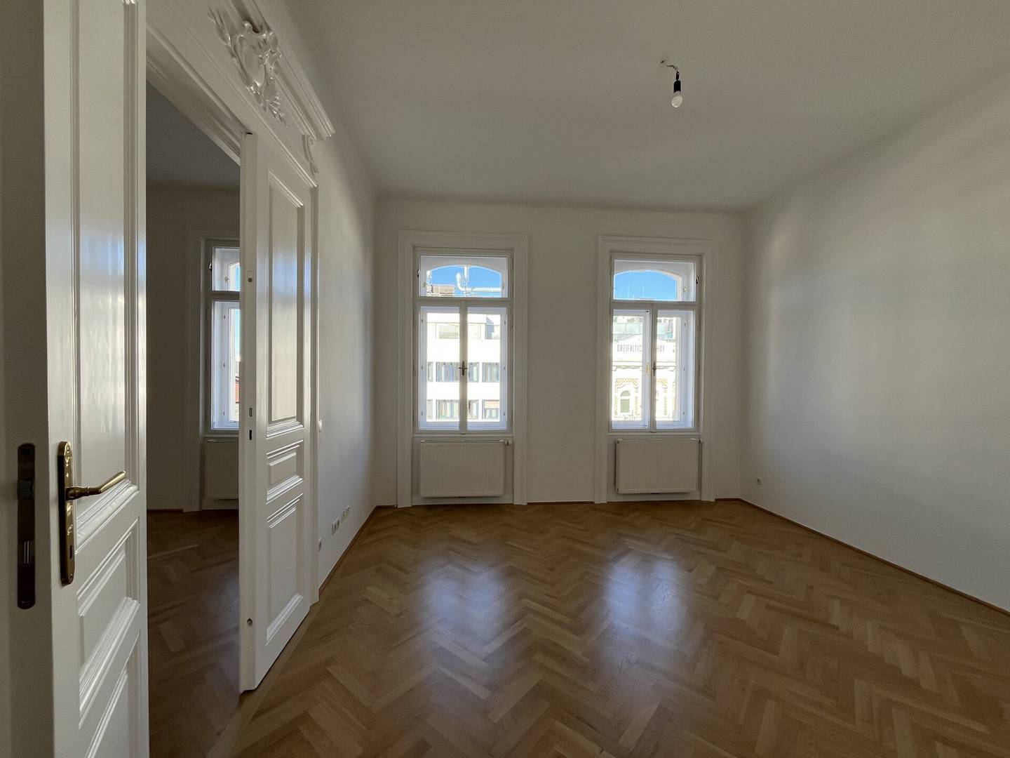 Apartment with loggia at the start of Mariahilfer Street