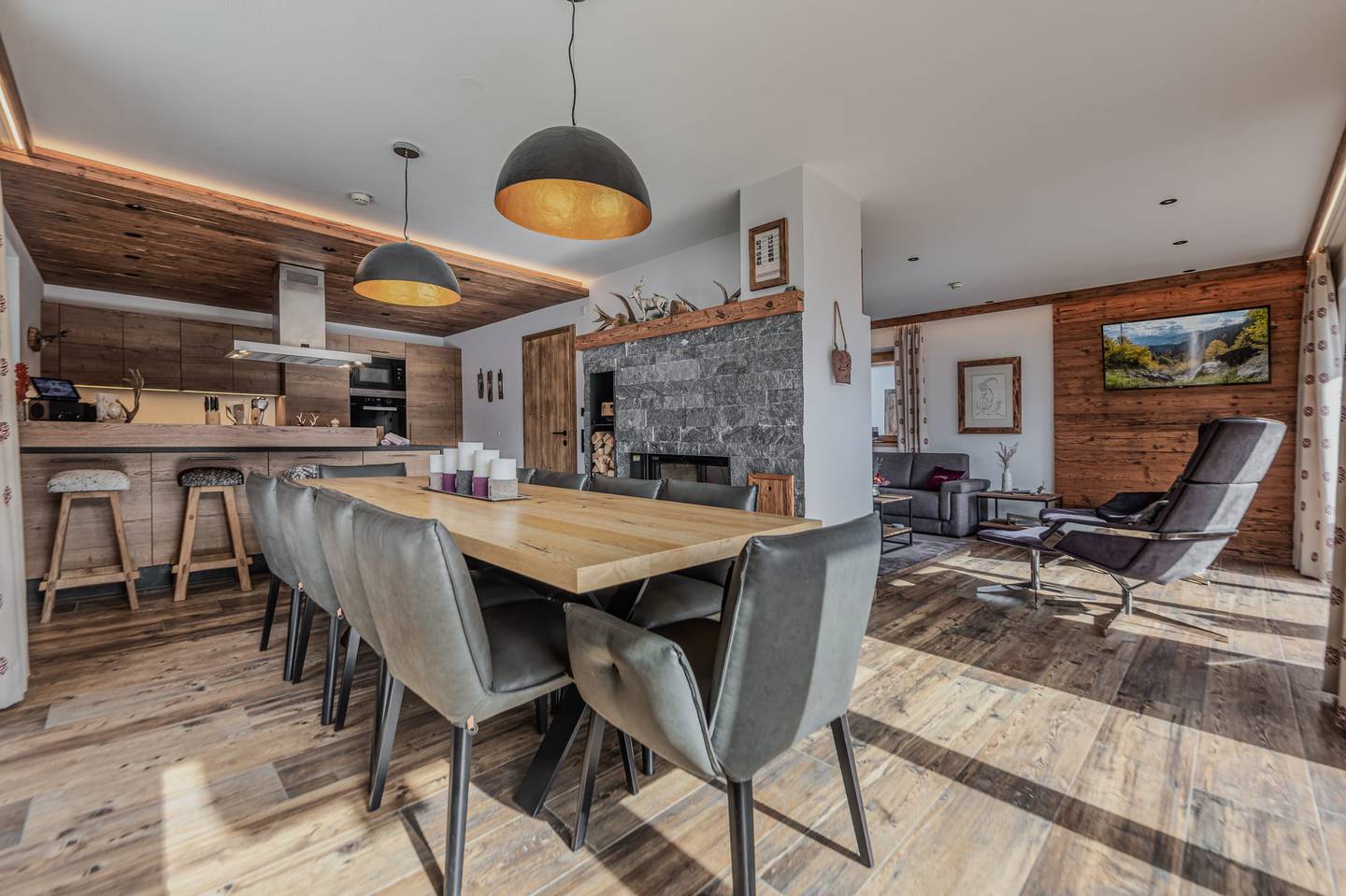 Holiday home with ski in ski out panoramic location in Panorama setting? no: Holiday home with ski in ski out panorama