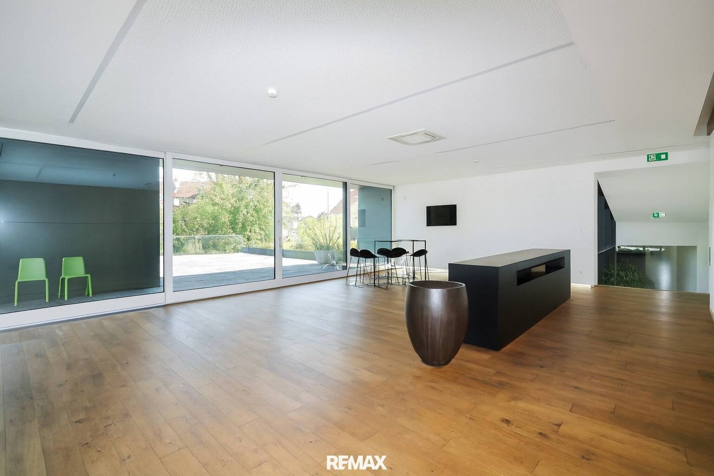 Flexible exhibition, storage and production spaces in Thalheim bei Wels