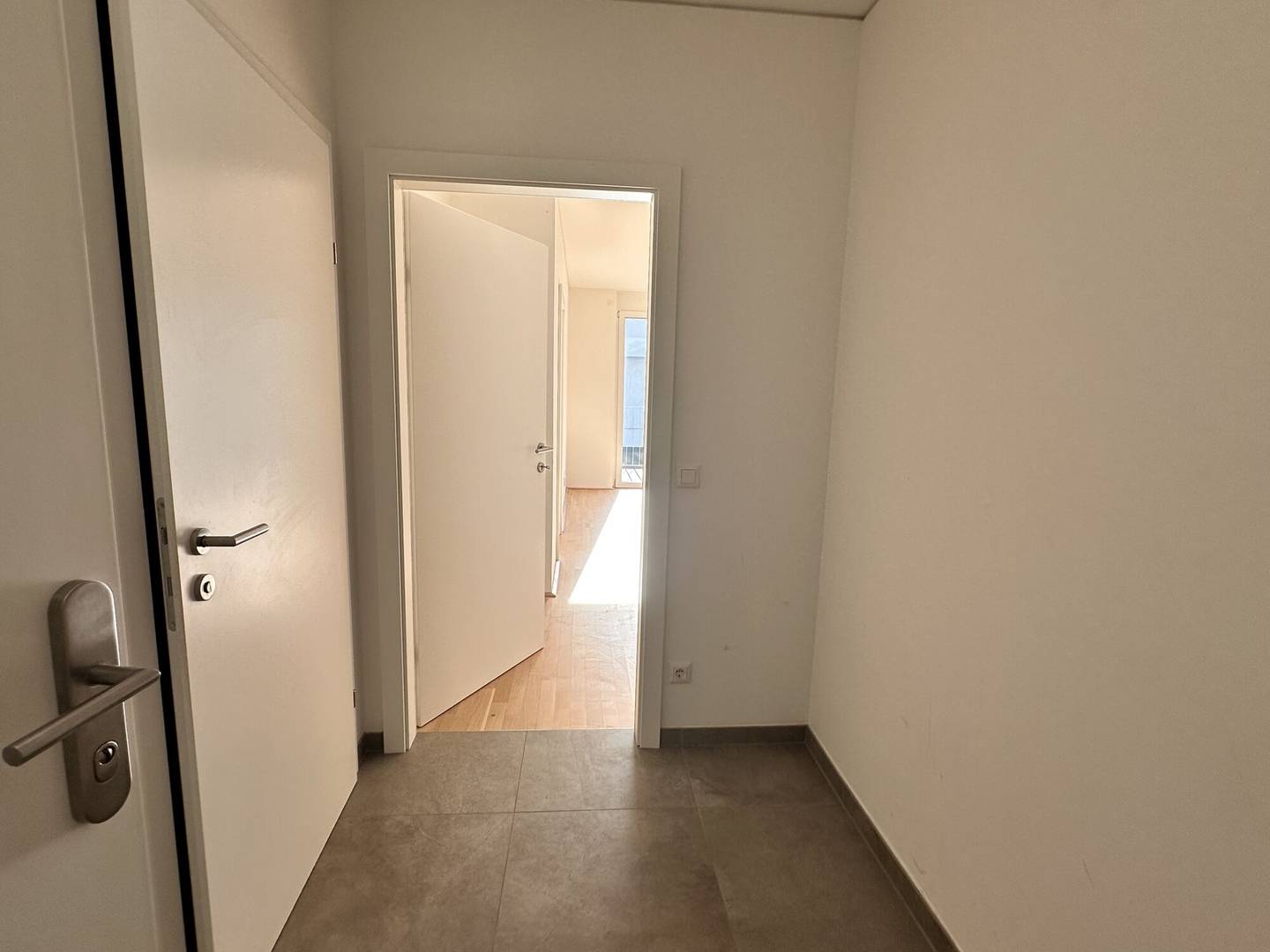 Erstbezug Wohnung mit Balkon und Fußbodenheizung