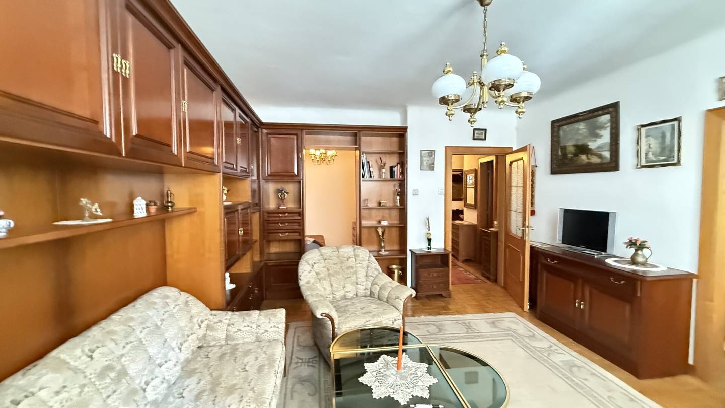 Schickes STUDIO (Ein-Zimmer-Wohnung mit Schlafnische und separater Küche) *nahe der U3-Station!
