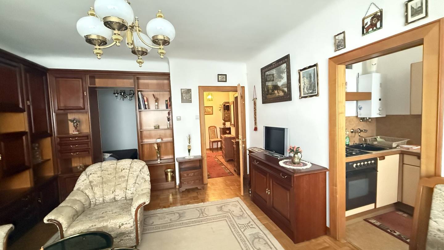Schickes STUDIO (Ein-Zimmer-Wohnung mit Schlafnische und separater Küche) *nahe der U3-Station!