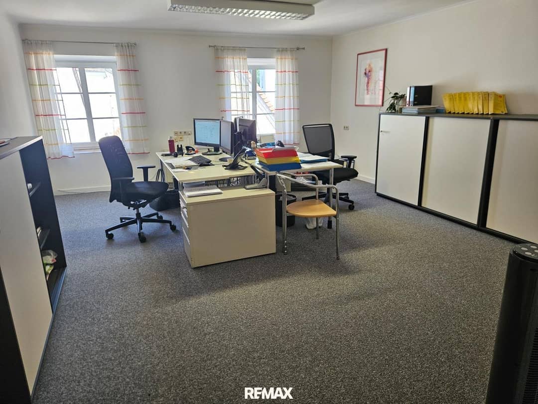 Zimmer-Büro im 2.OG