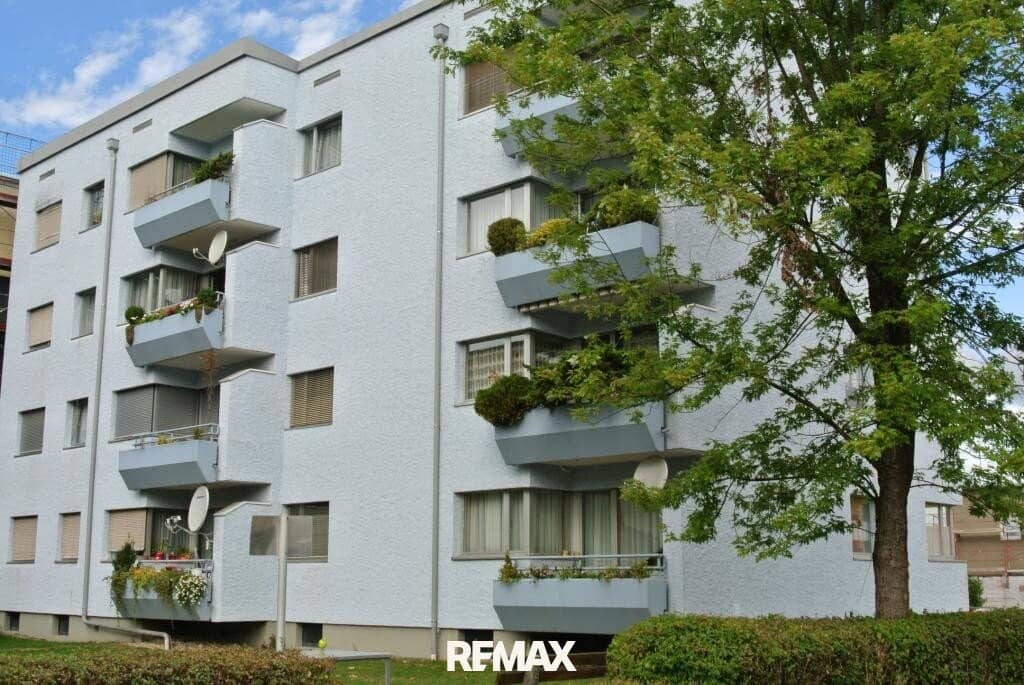 Großzügige Wohnung mit Loggia und Stellplatz