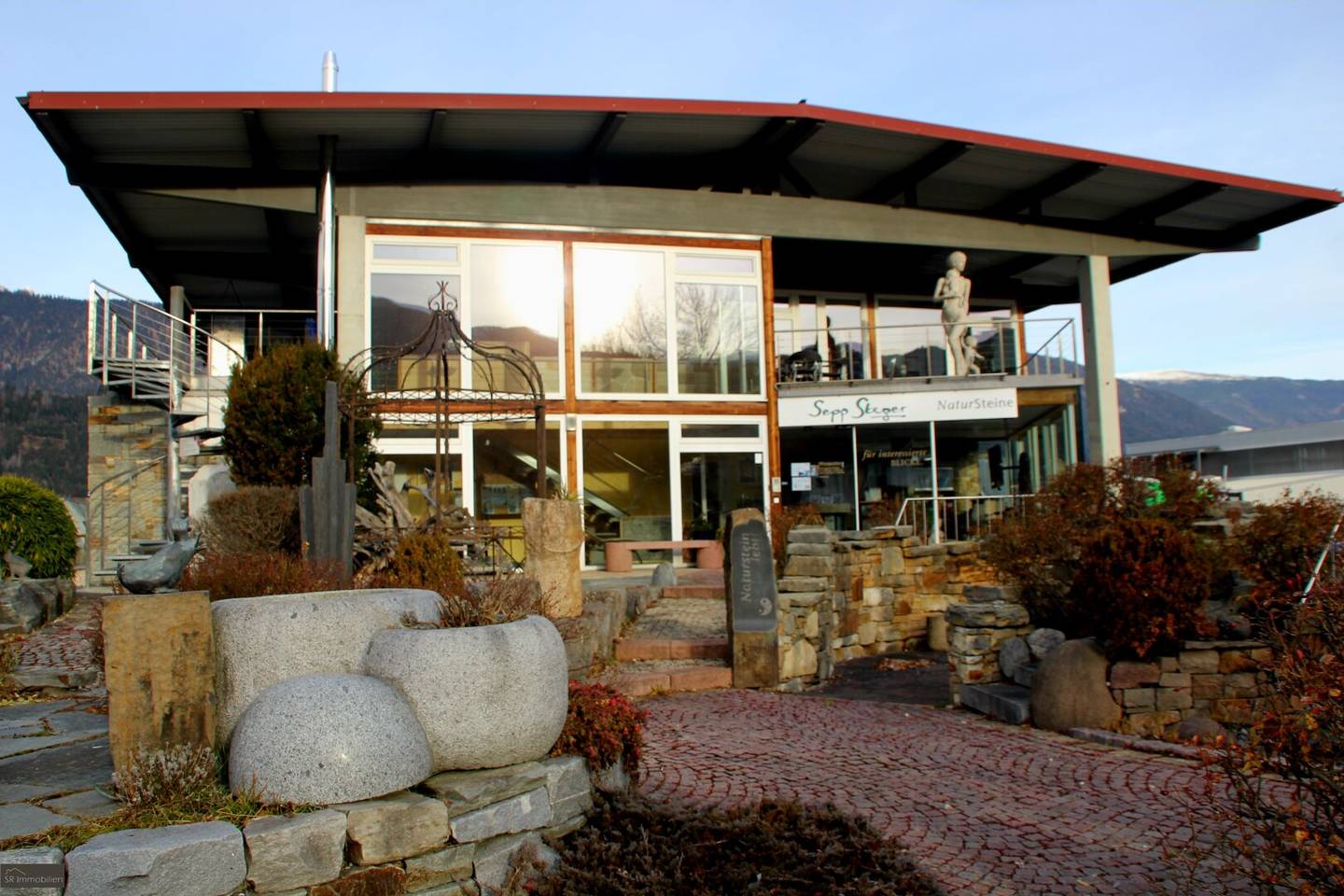 Office premises in the Kolsass industrial area for rent
