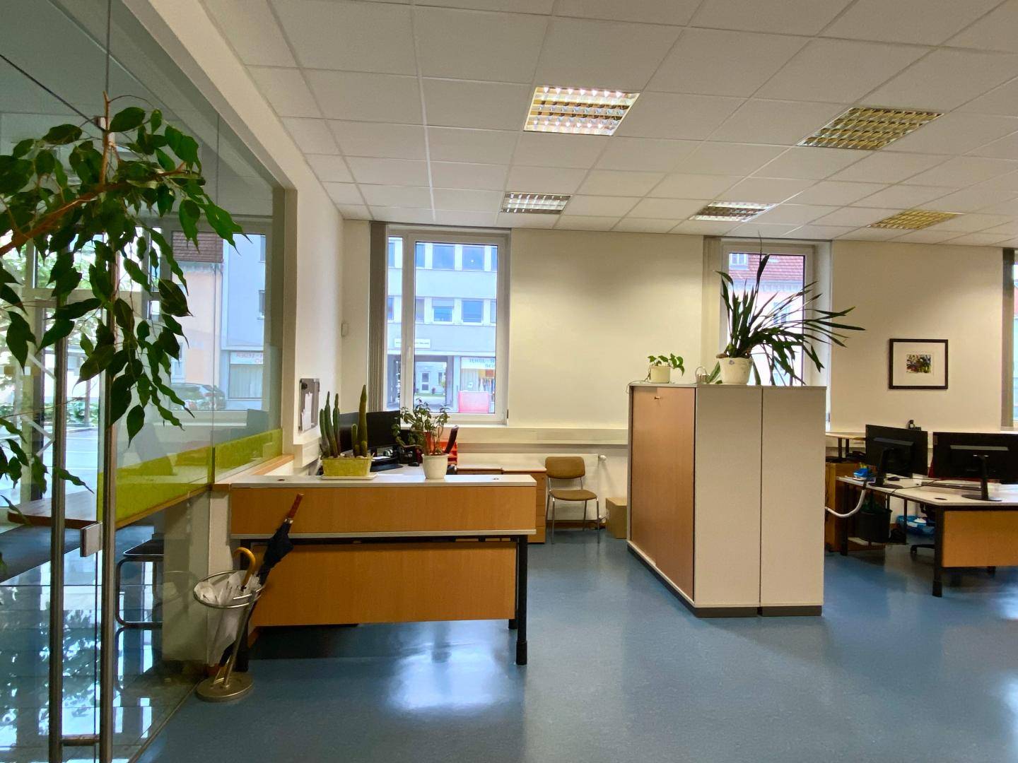 Ground floor office space central location barrier free