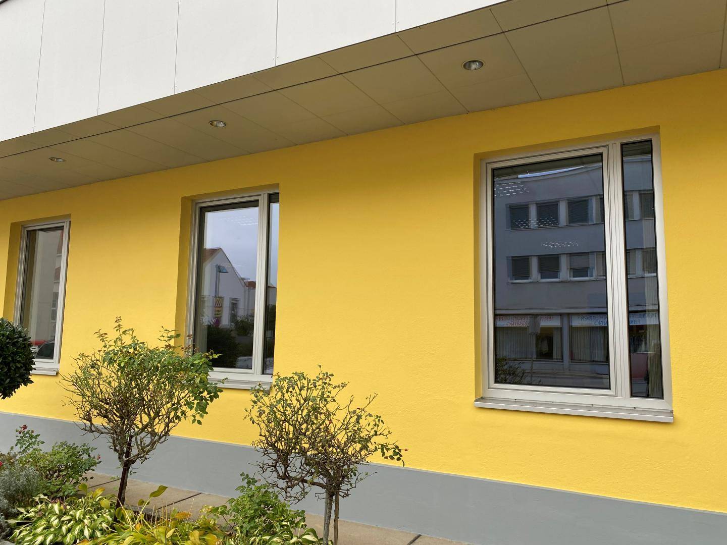 Ground floor office space central location barrier free