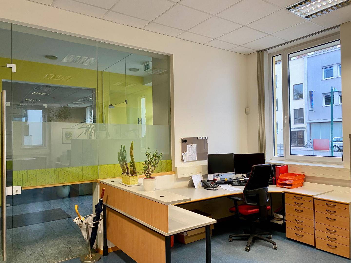 Ground floor office space central location barrier free