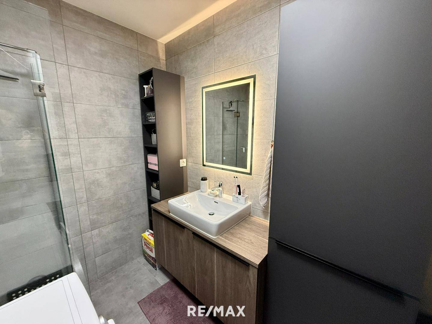 Apartment in the city center with a custom kitchen