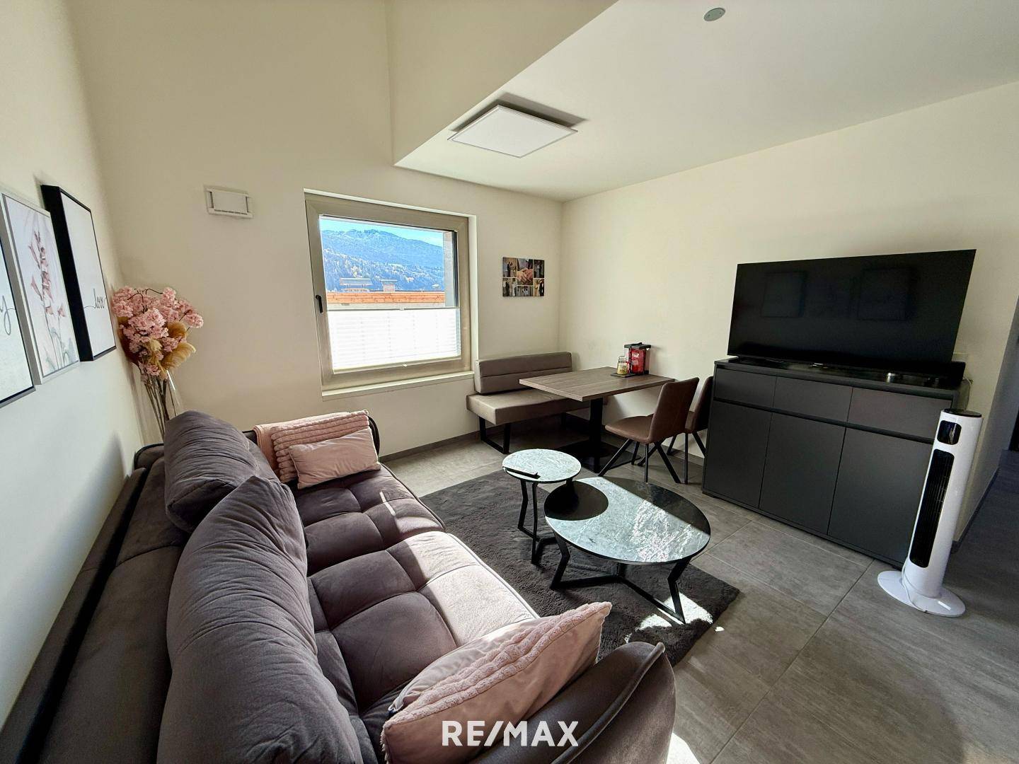 Apartment in the city center with a custom kitchen