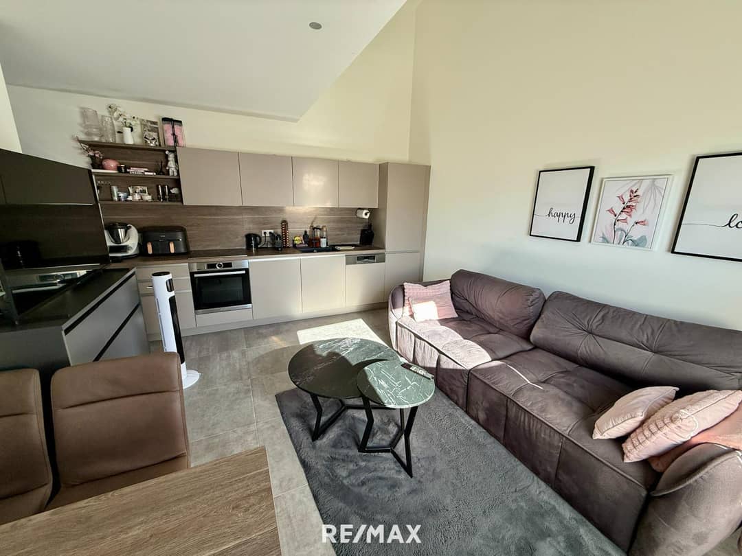 Apartment in the city center with a custom kitchen
