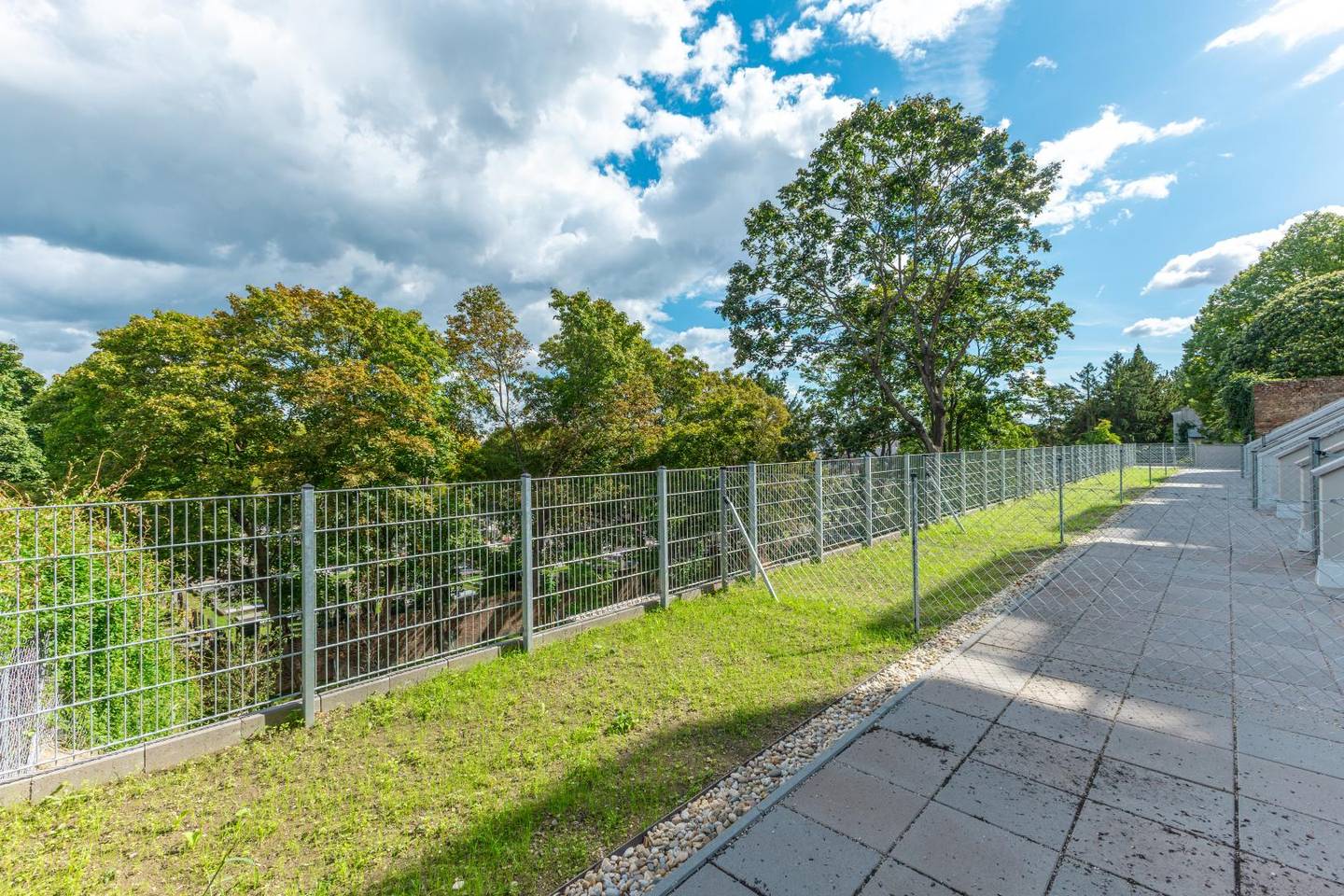 Maisonette apartment with private garden near U3