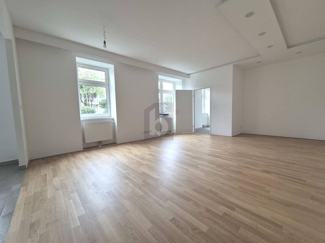 Ground floor apartment with garage included and green view