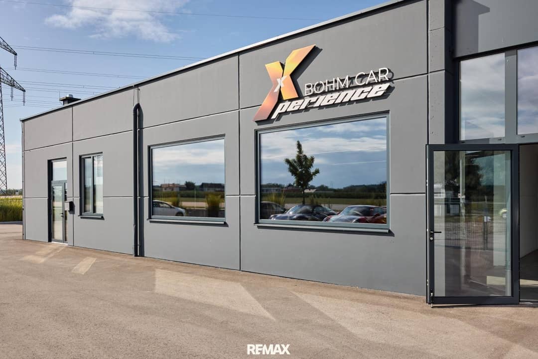 Commercial property with photovoltaic system and modern technology in Tumeltsham