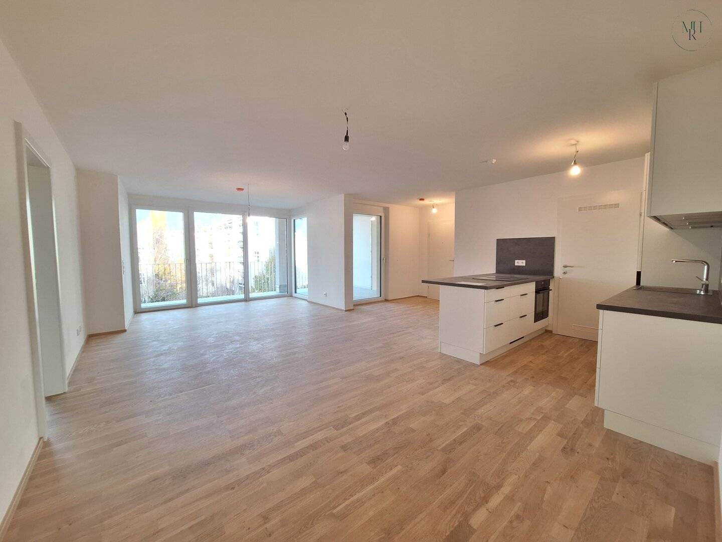 Apartment with inner courtyard balcony near U3 green view