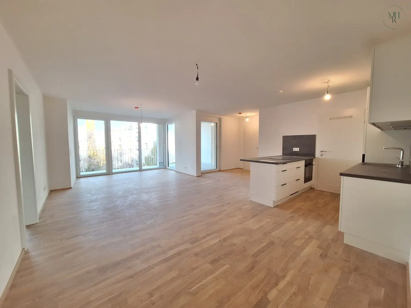 Apartment with inner courtyard balcony near U3 green view