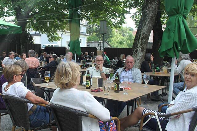 Gastronomie & Wohnung in Wien-Hietzing, 1000 m² Eigengrund etabliert