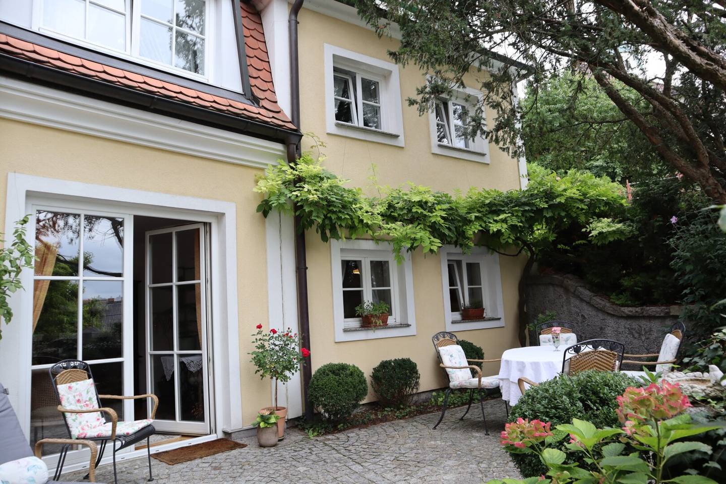 Charming single family home with garden and terrace in a quiet location