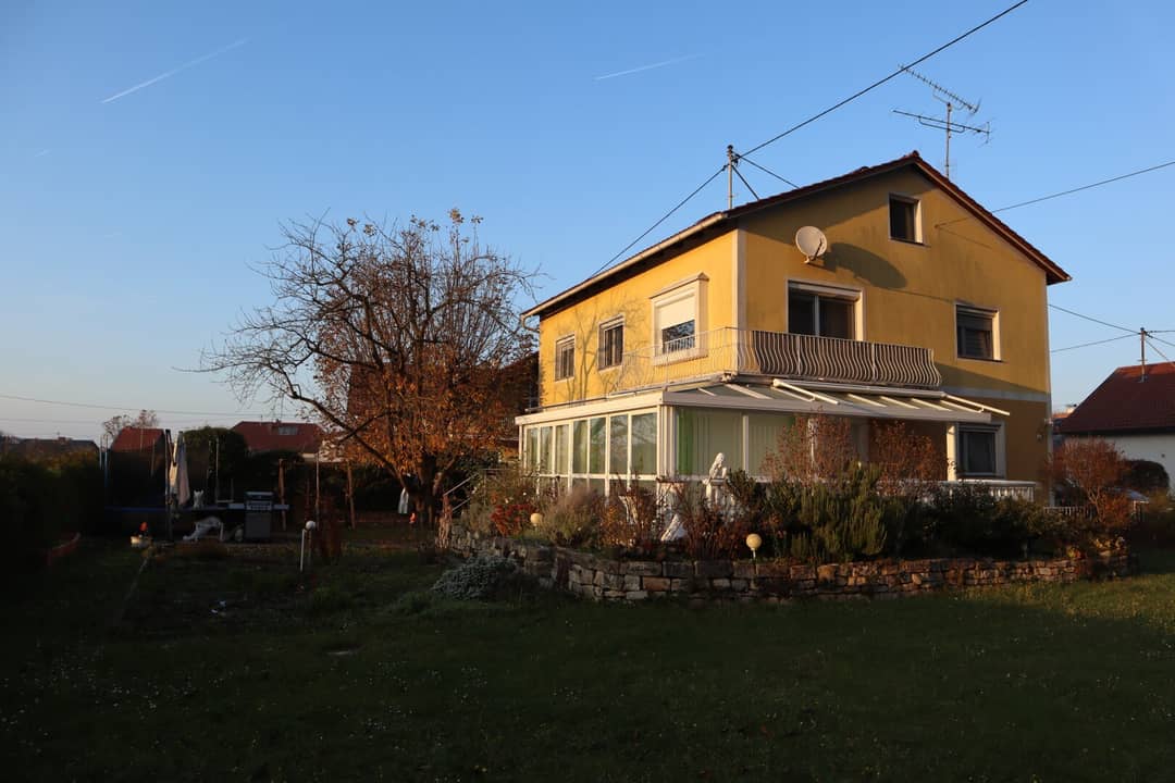 Pucking: Mehrfamilienhaus mit 3 Wohneinheiten, Garten & Garage